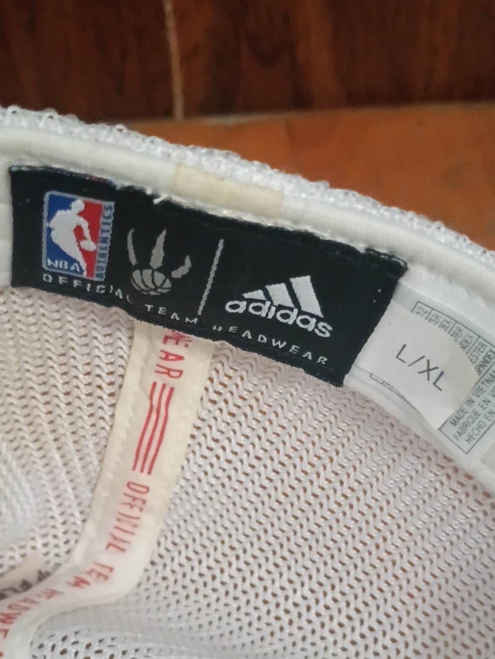 Toronto Raptors hat - Picture 7 of 7